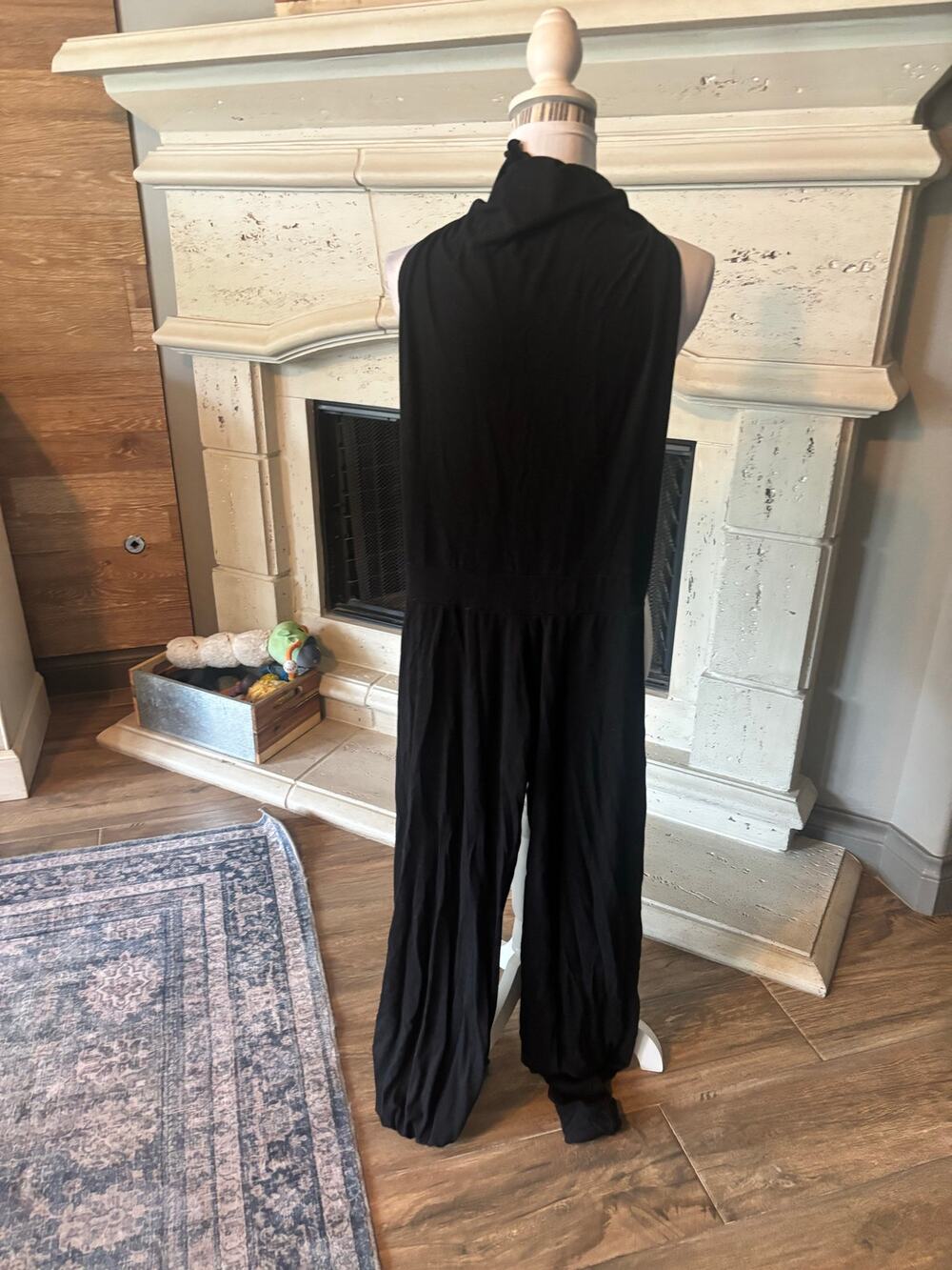 Aria Lattner Black Sleeveless Jumpsuit Backless Elastic Cuffs Size S